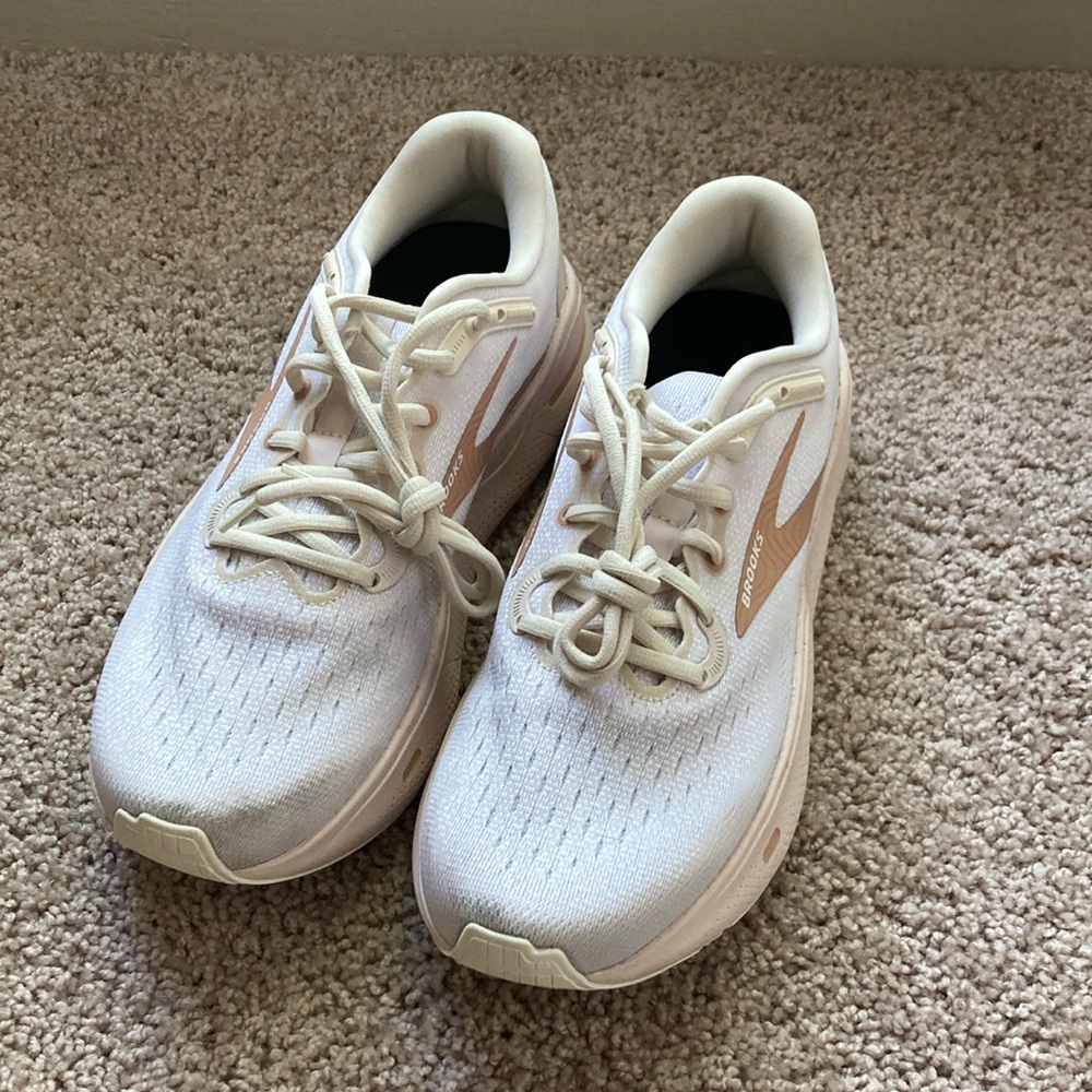 Like New Brooks Ghost Max White Running Shoes Sz 10